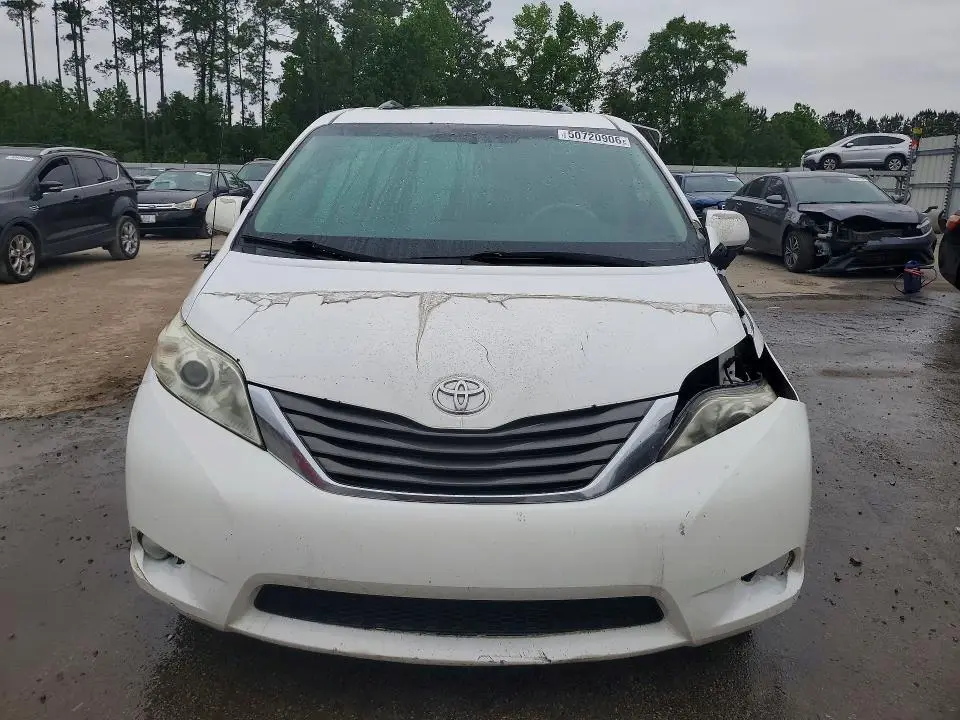 2014 TOYOTA SIENNA XLE 8-PASSENGER  