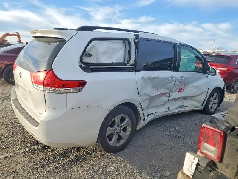 2012 TOYOTA SIENNA LE  