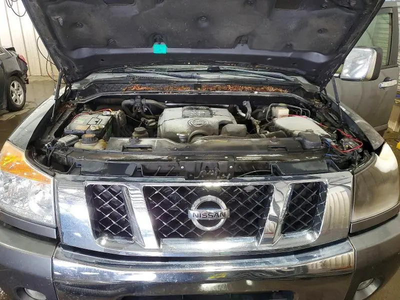 2014 NISSAN TITAN SV  
