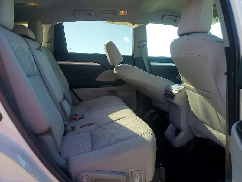 2017 TOYOTA HIGHLANDER LE  