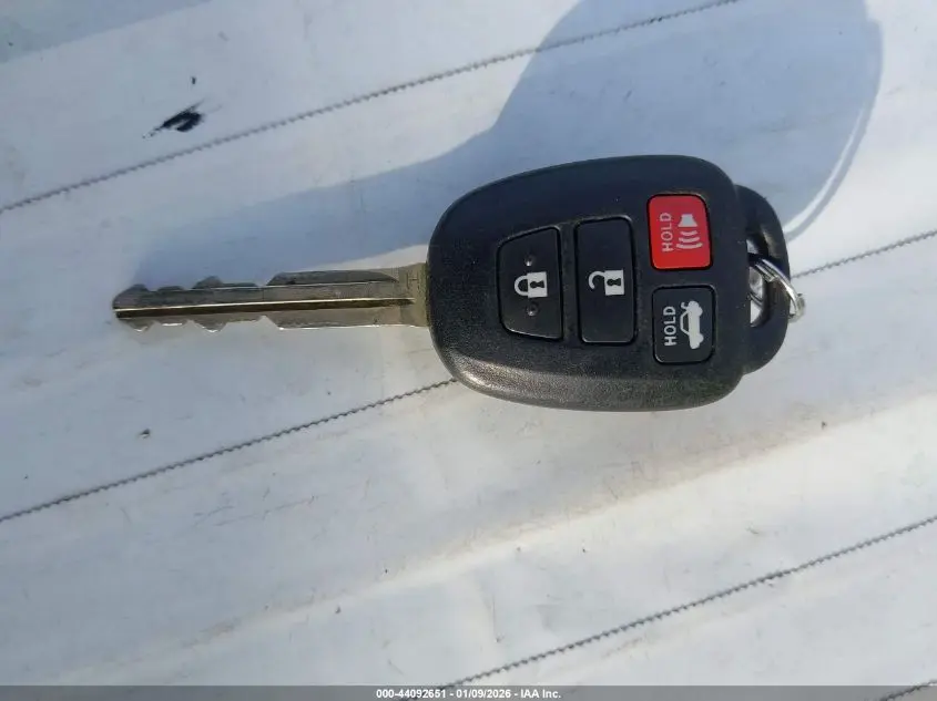 2016 TOYOTA CAMRY LE