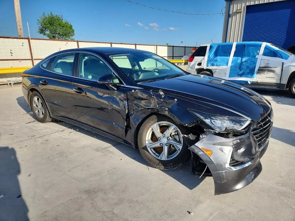 2022 HYUNDAI SONATA SE  