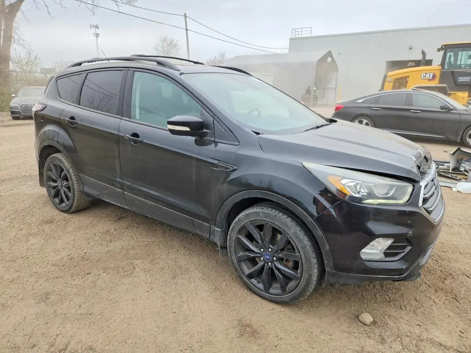 2017 FORD ESCAPE TITANIUM  