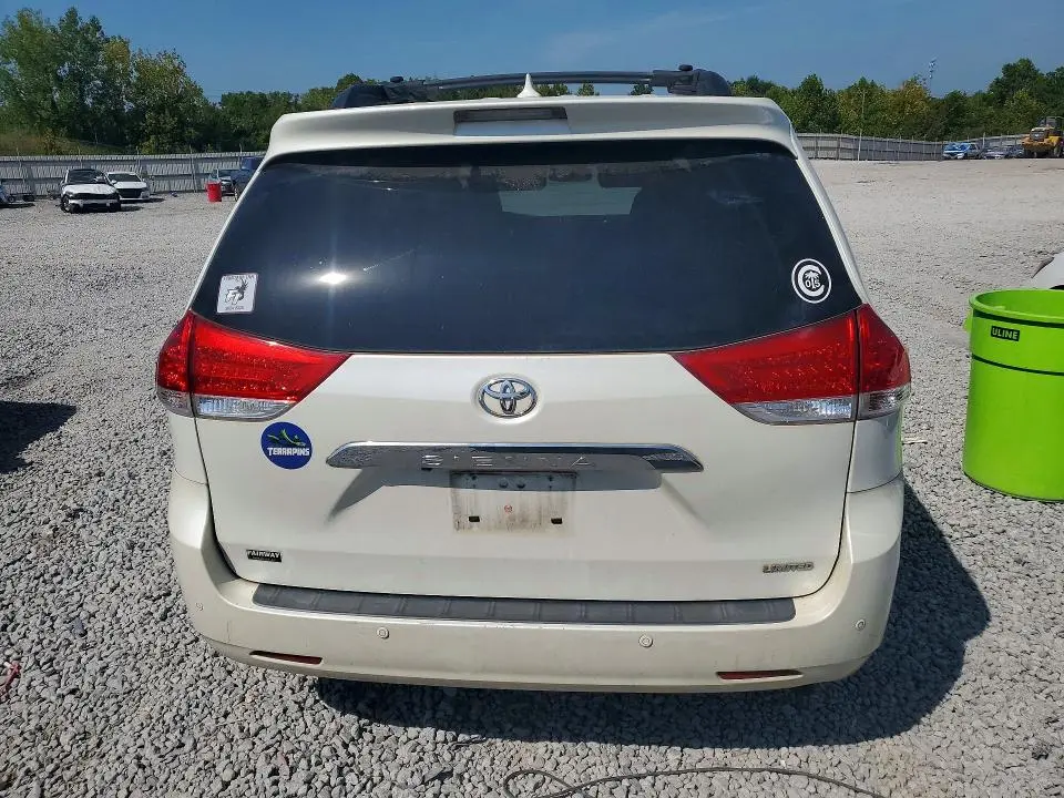 2013 TOYOTA SIENNA LIMITED 7-PASSENGER  