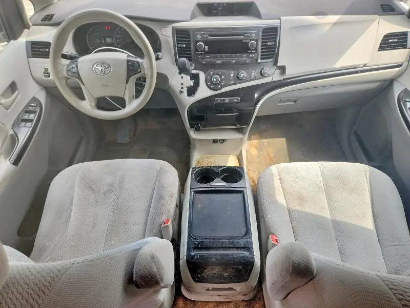 2011 TOYOTA SIENNA LE  