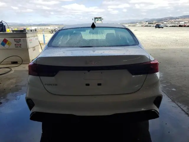 2023 KIA FORTE LX  