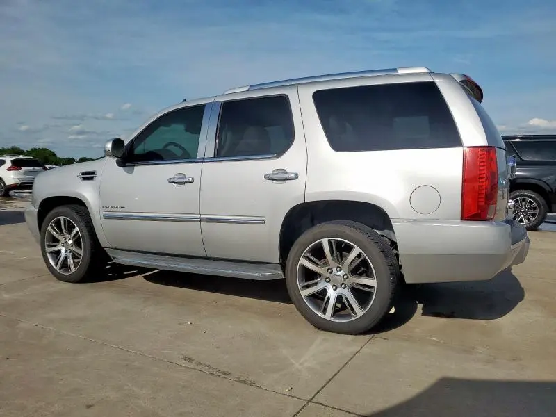 2010 CADILLAC ESCALADE   