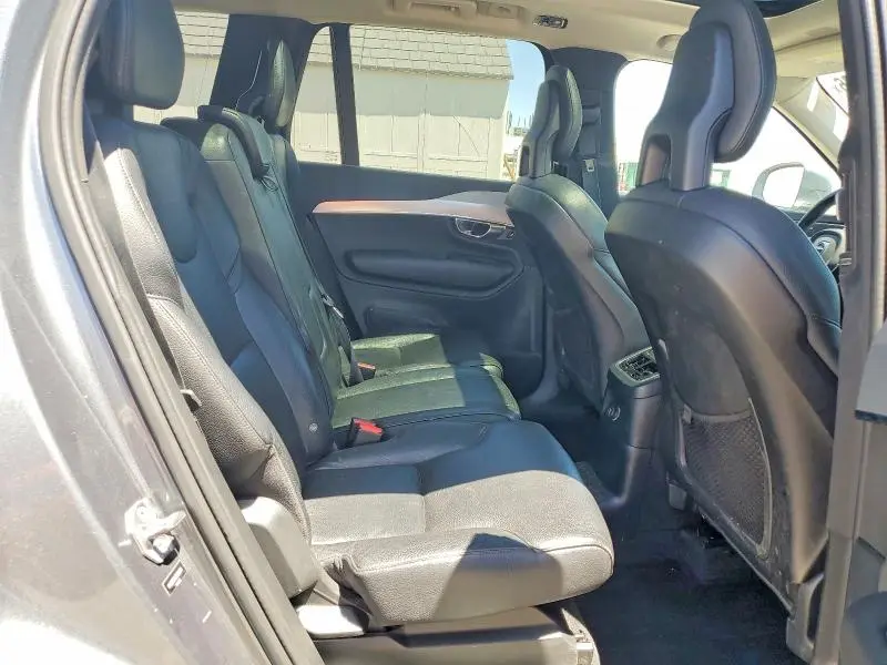2016 VOLVO XC90 T8  