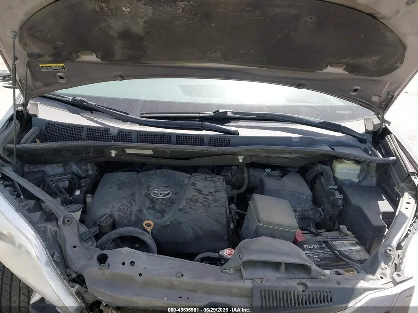 2017 TOYOTA SIENNA LE 8 PASSENGER