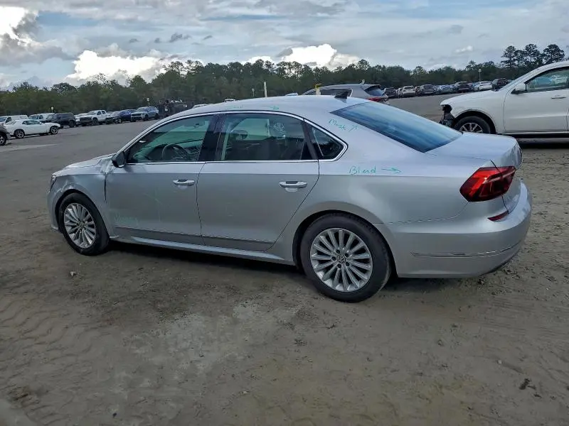 2017 VOLKSWAGEN PASSAT SE  