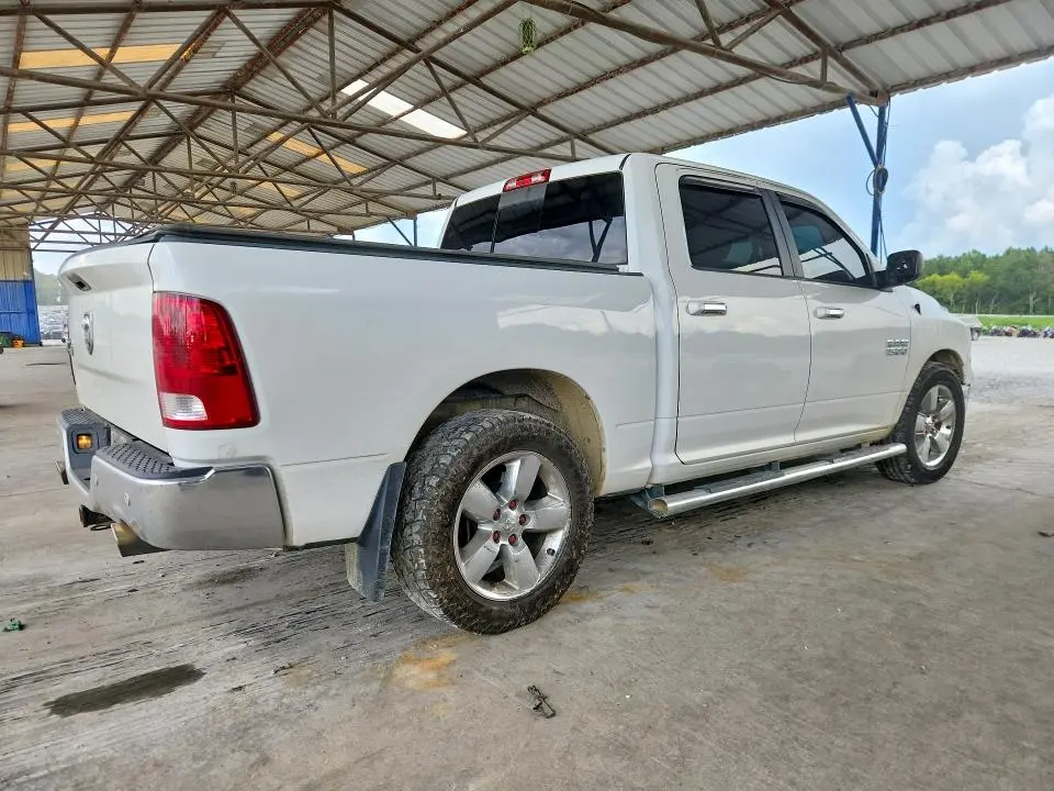 2016 RAM 1500 SLT  