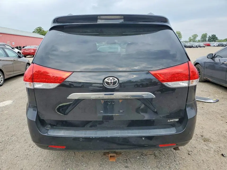 2013 TOYOTA SIENNA XLE 8-PASSENGER  