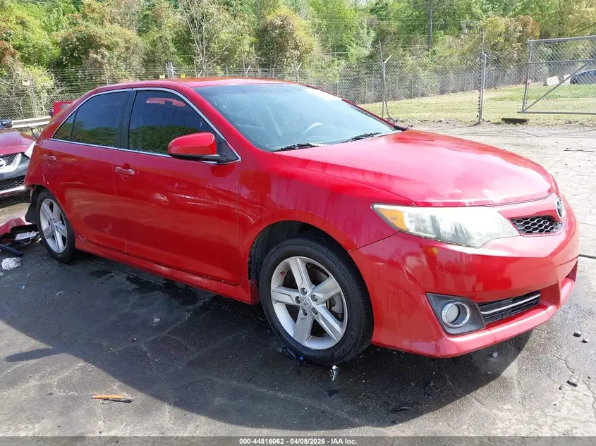 2014 TOYOTA CAMRY SE
