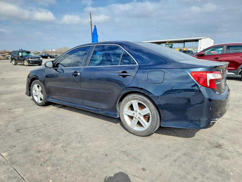 2013 TOYOTA CAMRY SE  