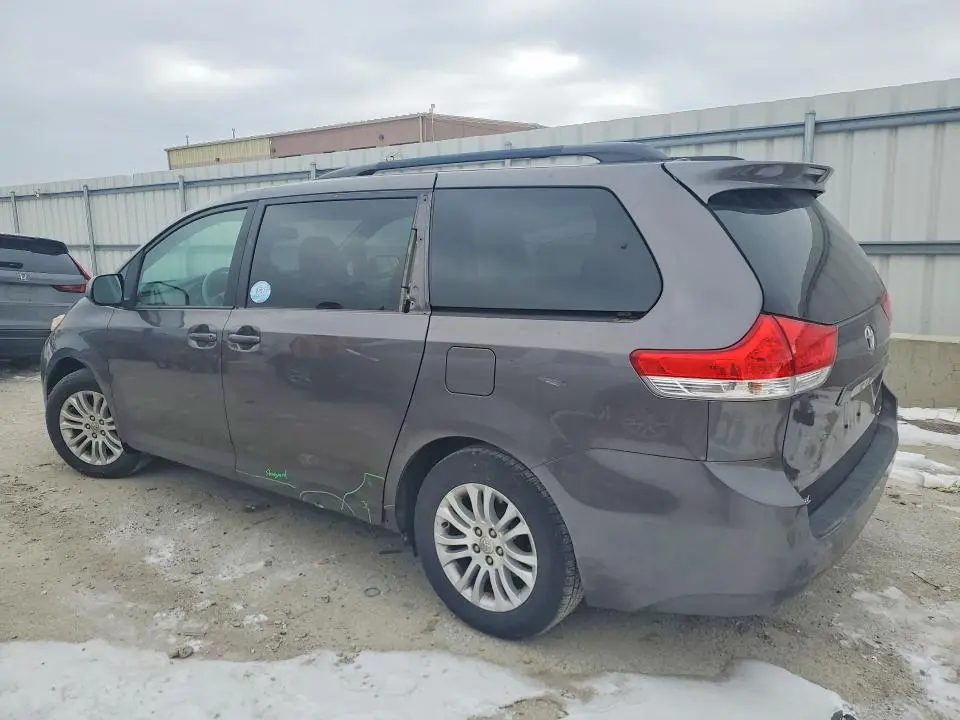 2012 TOYOTA SIENNA XLE  