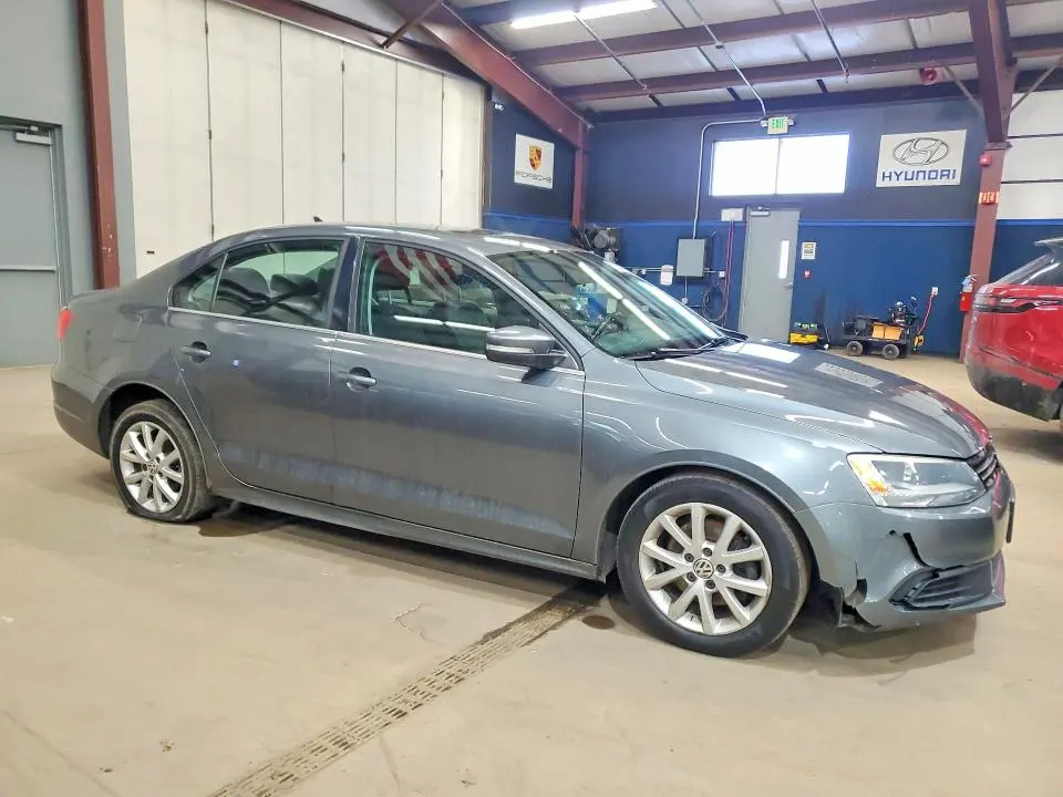 2013 VOLKSWAGEN JETTA SE  