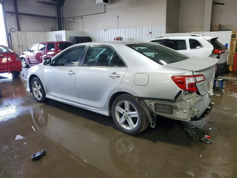 2014 TOYOTA CAMRY SE  