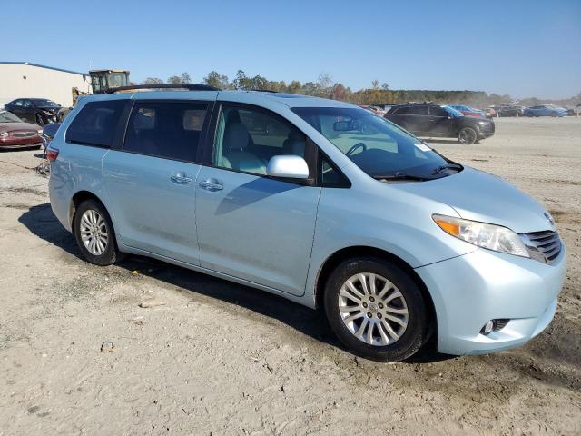 2017 TOYOTA SIENNA XLE