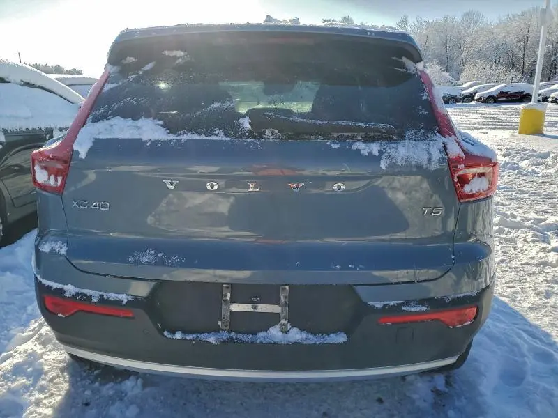 2020 VOLVO XC40 T5 MOMENTUM  