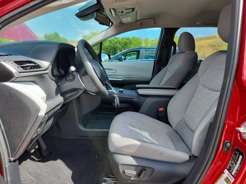 2026 TOYOTA SIENNA LE  