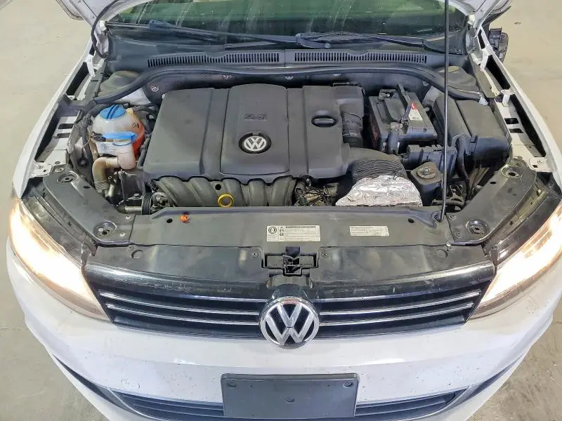 2013 VOLKSWAGEN JETTA SE  
