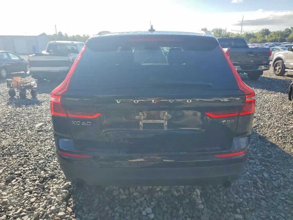 2021 VOLVO XC60 T5 MOMENTUM  