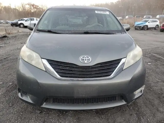 2013 TOYOTA SIENNA   