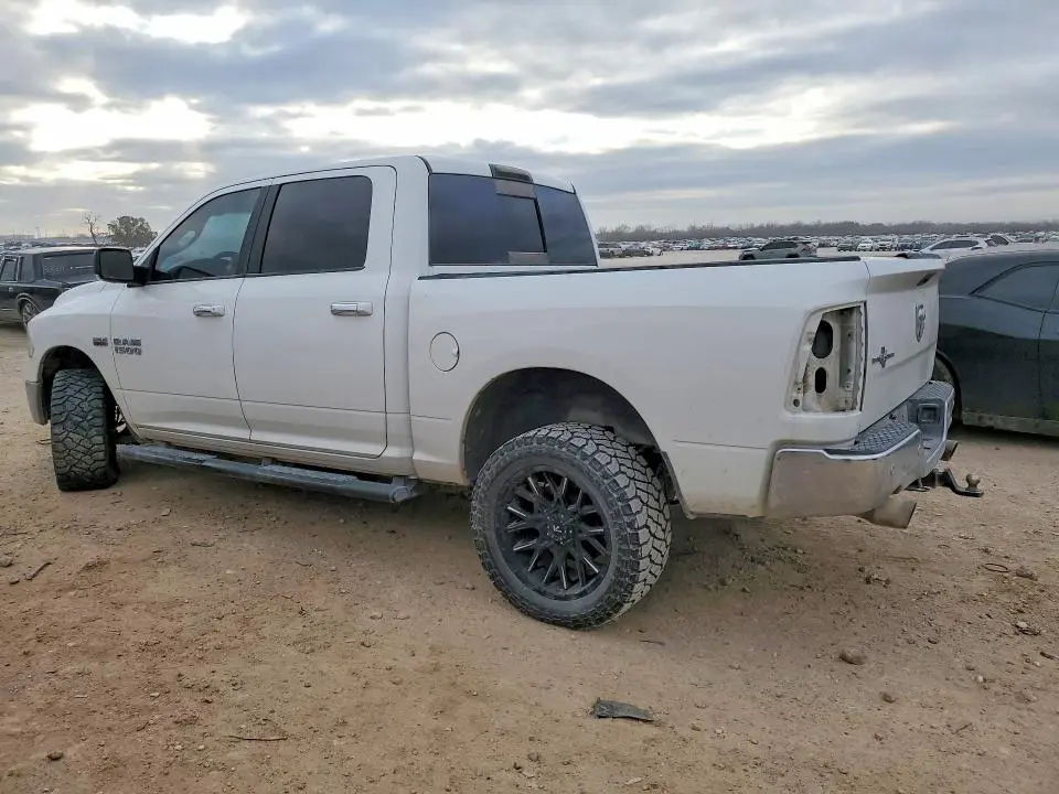 2017 RAM 1500 SLT  