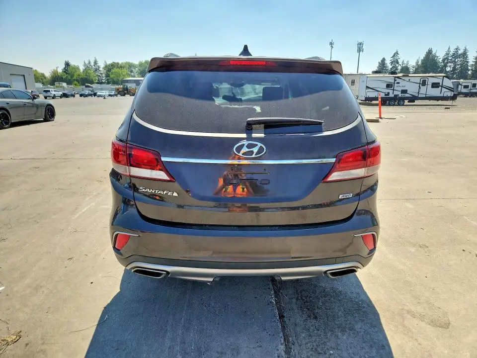 2017 HYUNDAI SANTA FE SE  