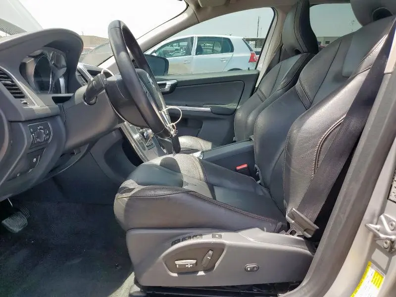 2017 VOLVO XC60 T5 DYNAMIC  