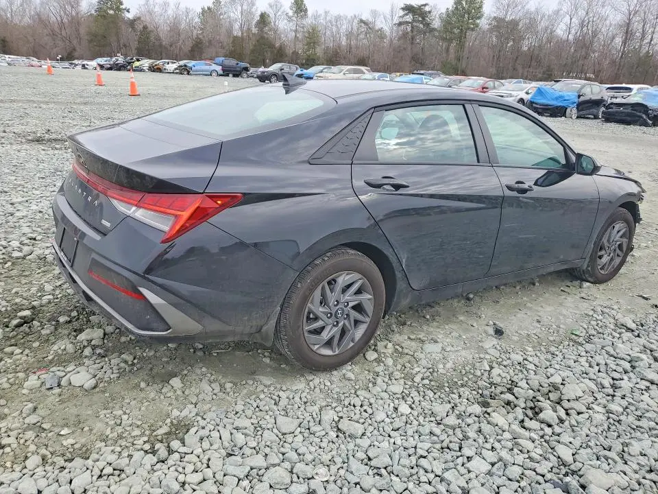 2025 HYUNDAI ELANTRA BLUE  