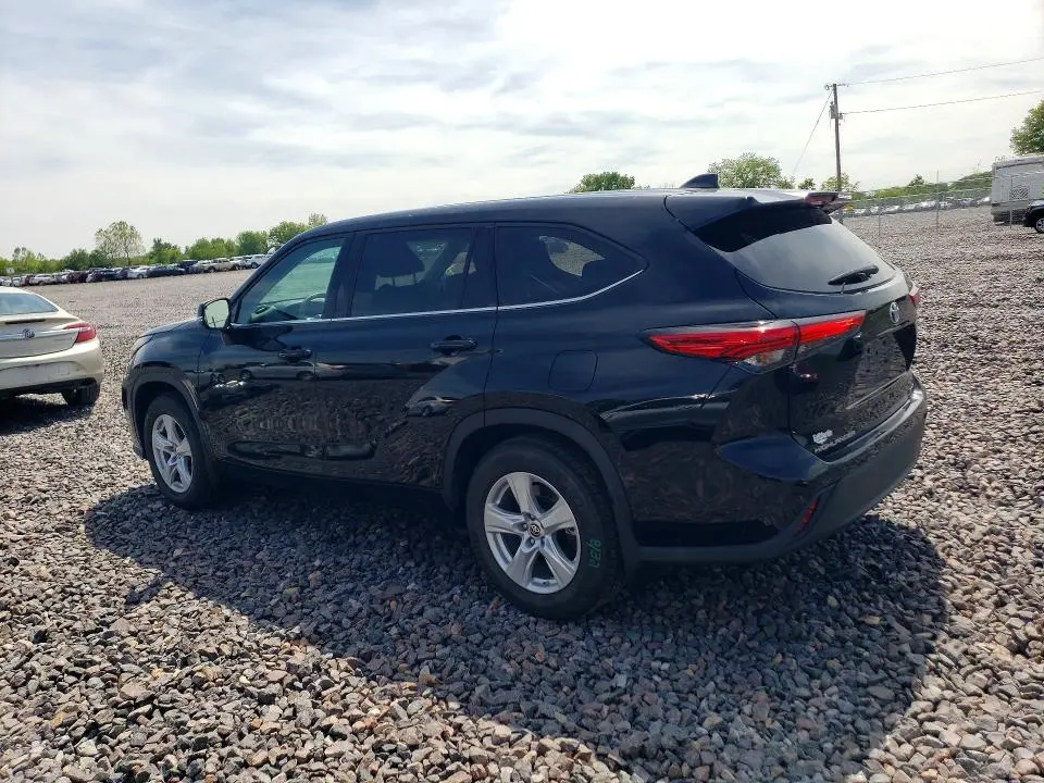 2021 TOYOTA HIGHLANDER LE  