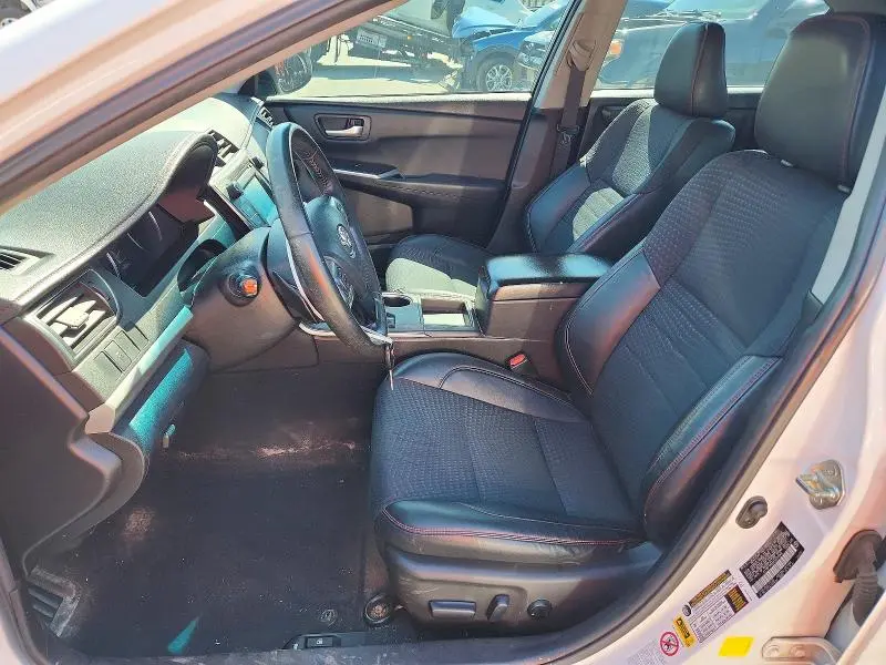 2015 TOYOTA CAMRY SE  