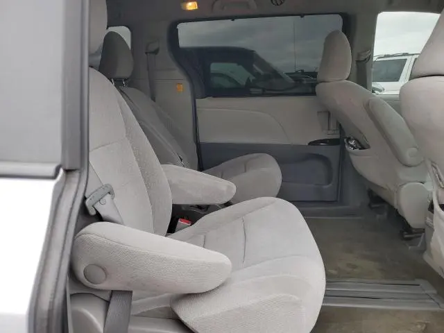 2011 TOYOTA SIENNA LE  