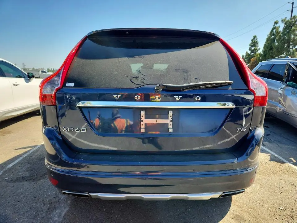 2015 VOLVO XC60 T5 PREMIER  
