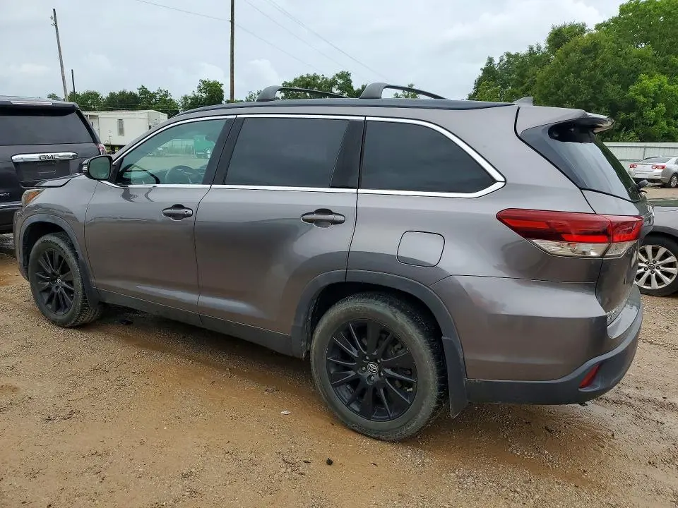 2019 TOYOTA HIGHLANDER SE  