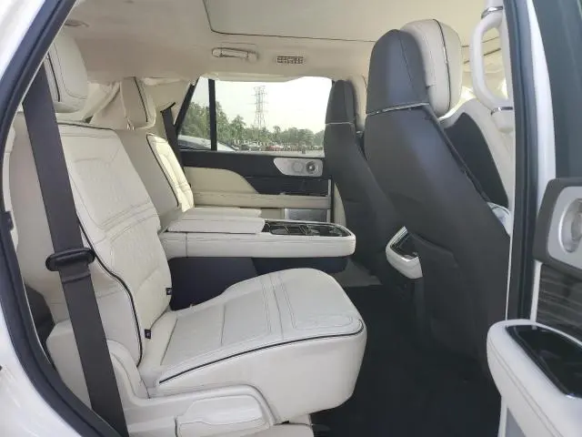 2024 LINCOLN NAVIGATOR BLACK LABEL  
