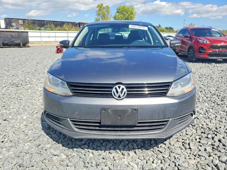 2014 VOLKSWAGEN JETTA SE  