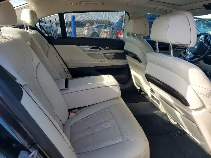 2019 BMW 750 XI  