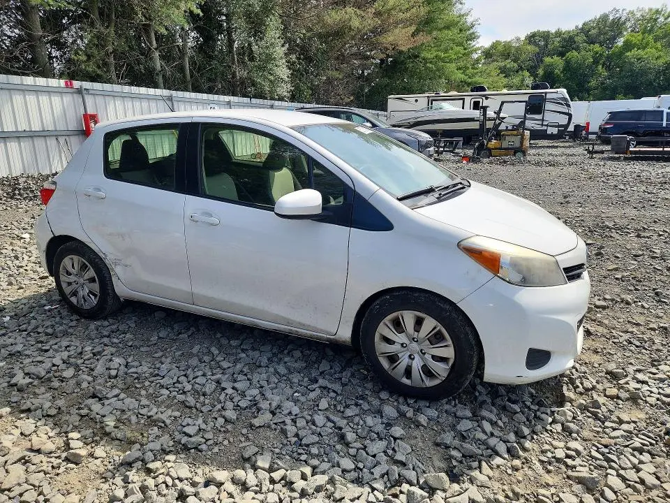 2013 TOYOTA YARIS 5-DOOR LE  