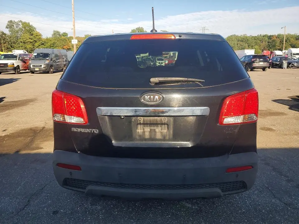 2013 KIA SORENTO LX  
