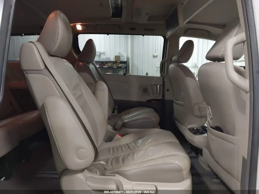 2011 TOYOTA SIENNA LIMITED V6