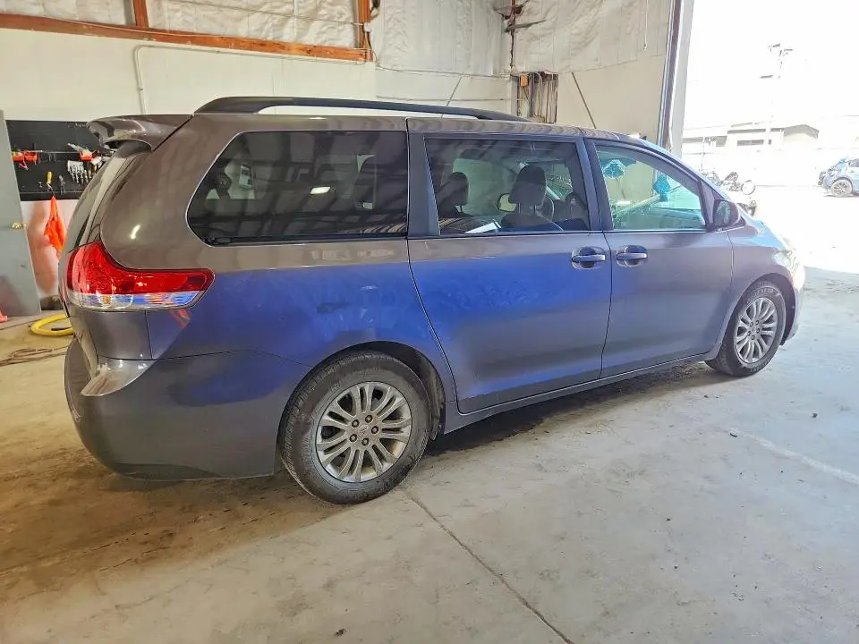 2011 TOYOTA SIENNA XLE 8-PASSENGER  