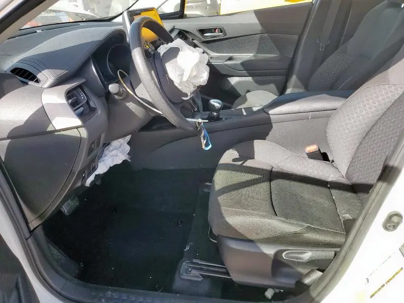2021 TOYOTA C-HR XLE  