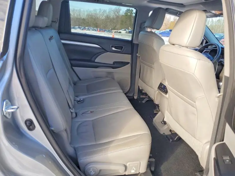 2016 TOYOTA HIGHLANDER XLE  