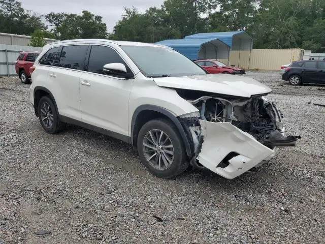 2019 TOYOTA HIGHLANDER SE  