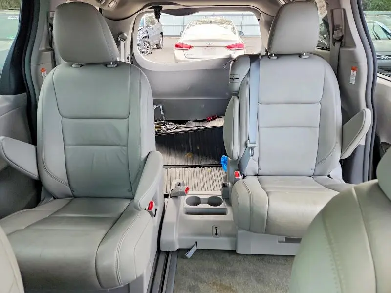 2015 TOYOTA SIENNA XLE 8-PASSENGER  