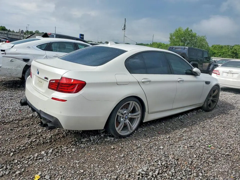 2013 BMW M5   