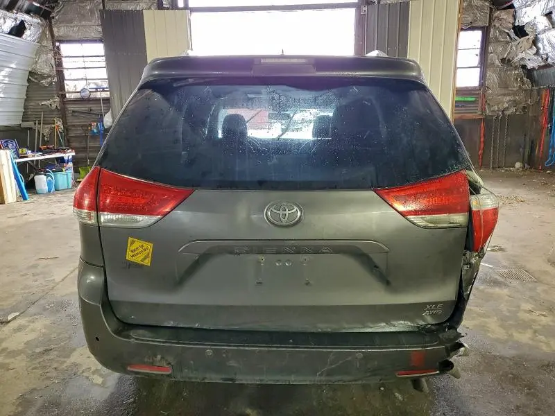 2011 TOYOTA SIENNA XLE  