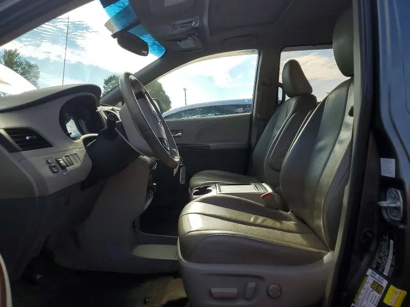 2013 TOYOTA SIENNA XLE 8-PASSENGER  